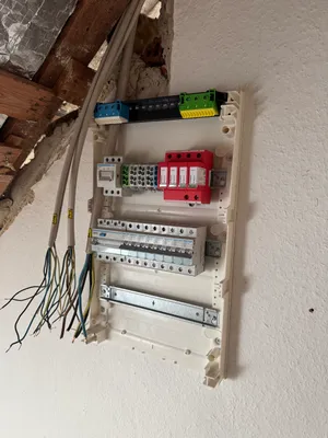 Neue Unterverteilung im Aufbau Wohnung