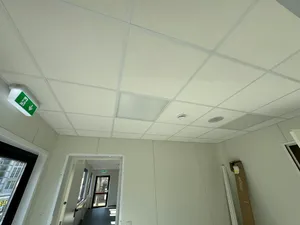 Deckenbeleuchtung mit Tageslichtsteuerung