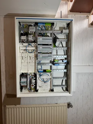 Neuer Zählerschrank im Prozess